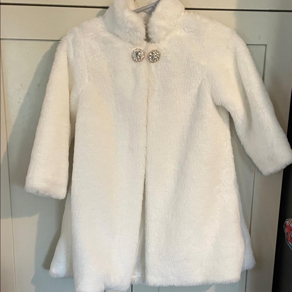 Blueberi Boulevard Elegant White Faux Fur Kids Cape